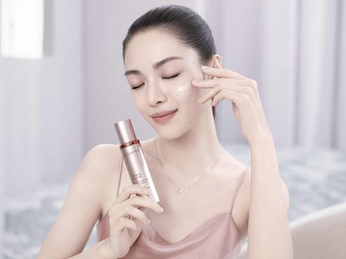 CLARINS, CLARINS Facial Lift Curvy Contouring Serum, CLARINS Facial Lift Curvy Contouring Serum 100ml, CLARINS Facial Lift Curvy Contouring Serum รีวิว, เซรั่ม, เซรั่ม CLARINS, หน้า V, ลดหน้าบวม, เซรั่มยกกระชับ